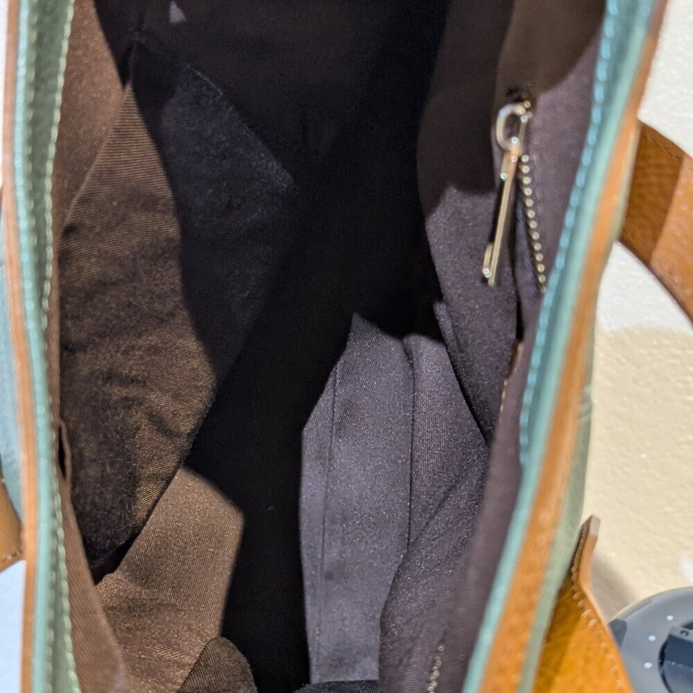 Divina Firenze Purse, Olive Green w/Tan Handles & Accents. Italian made leather - Picture 8 of 12